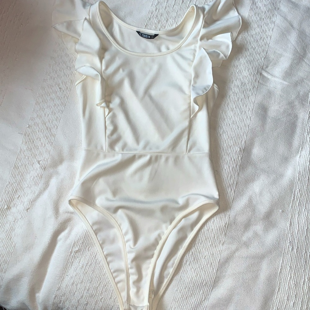 💥 SHEIN sleeveless bodysuit with ruffles